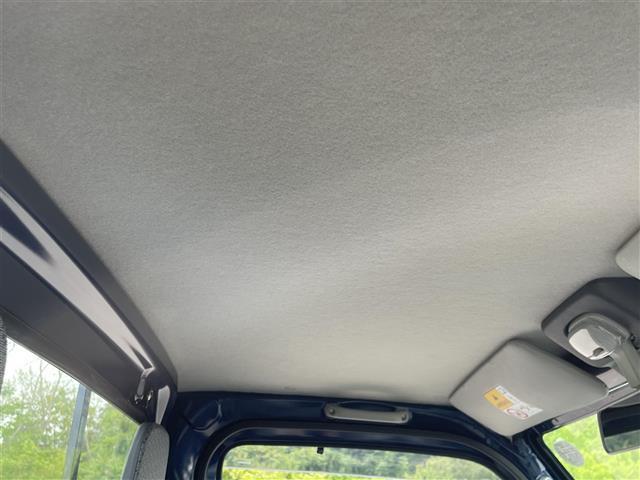 天井の画像です。店舗にて現車の確認もいただけますので、お電話で在庫のご確認の上是非ご来店くださいませ！！！ワクワクするクルマ選びをご提案します！