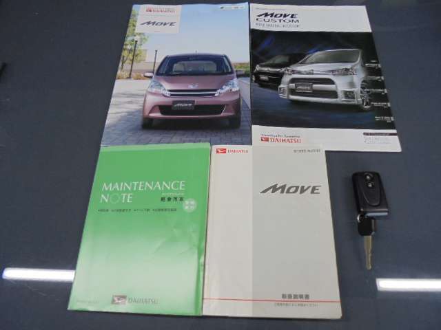 新車時保証書　取扱説明書　スマートキー　スペアキー　おまけで新車販売時カタログ　アクセサリーカタログ有ります