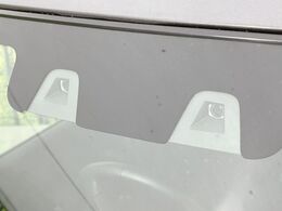 【スズキ　セーフティサポート】走行中に前方の車両等を認識し、衝突しそうな時は警報とブレーキで衝突回避と被害軽減をアシスト。より安全にドライブをお楽しみいただけます。