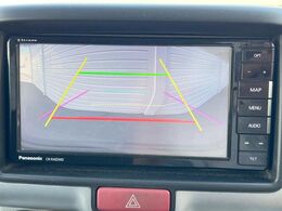 【バックカメラ】駐車時に後方がリアルタイム映像で確認できます。大型商業施設や立体駐車場での駐車時や、夜間のバック時に大活躍！運転スキルに関わらず、今や必須となった装備のひとつです！