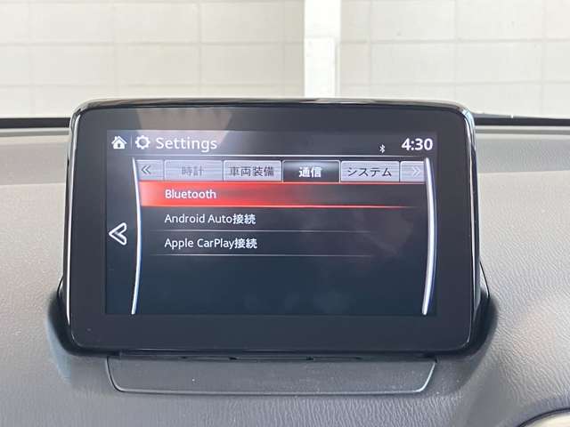 Apple　CarPlay、Android　Auto、Bluetoothに対応しています。お待ちスマートフォンと連携して音楽を聴いたり、ハンズフリー通話に対応します。