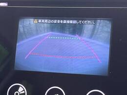 【バックカメラ】駐車時に後方がリアルタイム映像で確認できます。大型商業施設や立体駐車場での駐車時や、夜間のバック時に大活躍！運転スキルに関わらず、今や必須となった装備のひとつです！