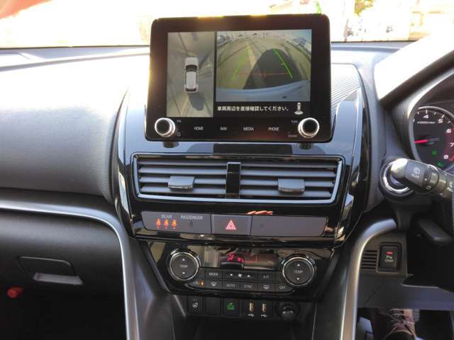 周囲の状況が分かるマルチアラウンドビューモニター搭載。苦手な縦列駐車もこれがあれば安心！