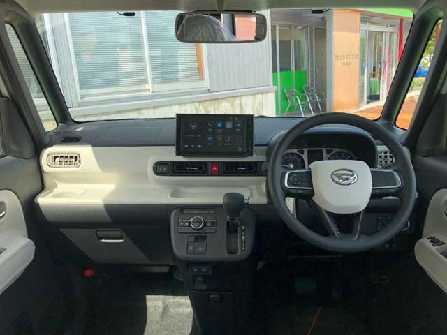 メーターやシフトレバー、スイッチ位置など運転席回りの配置はしっくりいきたいものですね！まずは座ってチェックしてみてください♪エンジン始動も楽チンです。　イチイチ鍵を出す手間も無くなりますよ。