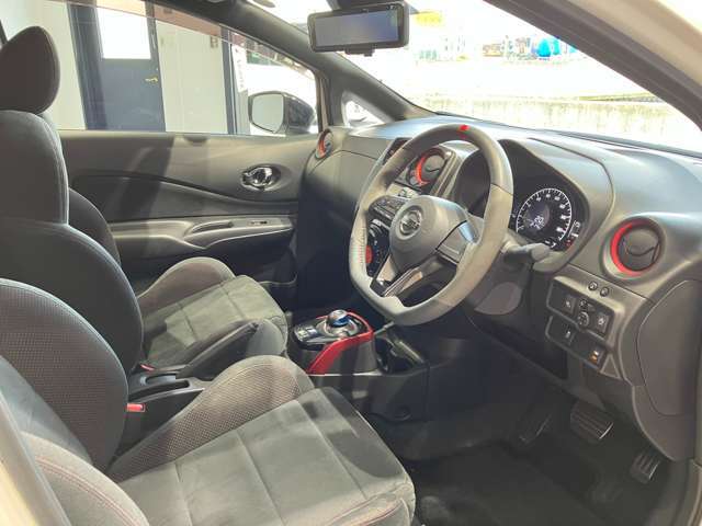 ☆安全装備・衝突軽減ブレーキ付のお車も多数ご用意しております☆詳しくは営業スタッフご相談下さいませ♪