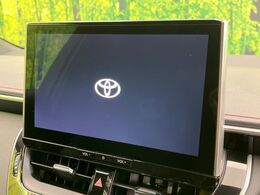 【10.5インチ　ディスプレイオーディオ】大画面のディスプレイはAppleCarPlayやAndroidAutoが利用可能。大きな画面でスマホナビアプリ等が利用いただけます♪