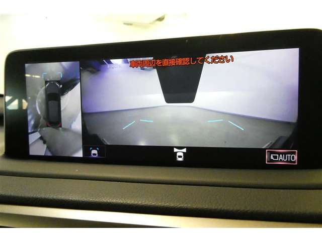 【パノラミックビューモニター＆フロントビュー】見通しの悪い交差点やT字路などで車両の前方と左右方向の状況確認をする為に車両上方と前方カメラからの映像を同時に表示するので周りがハッキリ確認でき安心です