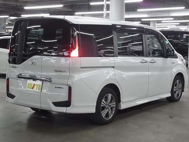 自社陸運局指定工場完備！国家資格車検検査員資格を持った整備士による整備。走行に関係のない所も不具合箇所があれば修理してお渡しいたします。