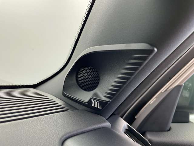 【JBL（プレミアムサウンド）】トヨタでお出かけの際には、ぜひ素敵な音楽体験を！ありふれた一日にも特別な体験を！ドライブの時間を上質な音楽でお楽しみいただけるサウンドシステムが搭載されています♪