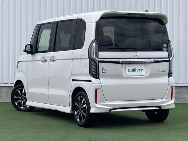 【トランク】積み込みやすくて、たっぷり積める荷室です。シートアレンジできるものは、乗車人数と荷物の量や大きさによってシートを動かすことができるので、より快適なドライブが可能です！