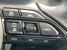 【レーダークルーズコントロール】高速道路での長距離走行が楽に！！自動で速度を保つクルーズコントロールが、衝突軽減システムと連携し、前方の車両を感知して車間を保つように速度調節してくれます！！