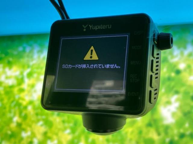 WECARSの展示場では実際に見て、触ってお車をお選びいただけます！知識の豊富な営業スタッフが様々なカーライフをご提案いたします！