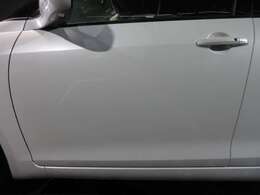 オンライン相談　スマホのカメラで車の細部をみながらのオンライン商談、ご来店なしでの契約、ローンの審査もかんたんです。