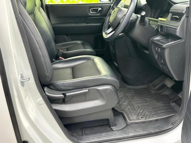 「この車の写真をもっと見たい」「状態が気になる」「この装備はついている？」どんな小さな疑問でもお気軽にお問い合わせください！