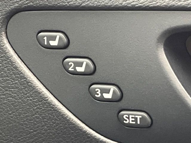 【シートベンチレーション】夏場は涼しい風でお尻や背中の熱やムレを防ぎ、冬はエアコンよりも早く温まってポカポカに！季節を問わず快適に過ごせます。