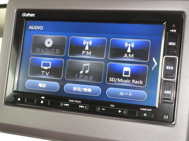 ナビゲーションはギャザズメモリーナビ（VXM-214VFi）を装着しております。AM、FM、CD、DVD再生、Bluetooth、音楽録音再生、TVがご使用いただけます。