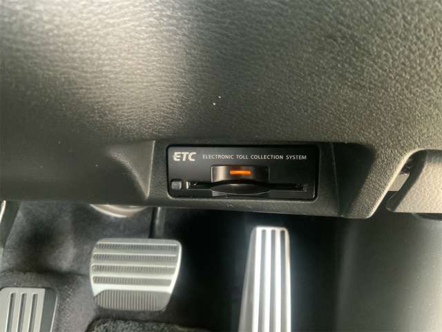 必須アイテム【ETC】ももちろん装備済！最近はETC専用のスマートインターもあるぐらいETCが主流になってきて必須アイテムの1つです◎