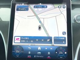 ●ベンツ純正ナビ:一体感のあるナビは、高級感ある車内を演出してくれます。オーディオ機能も充実しておりますので、運転もより楽しめます♪