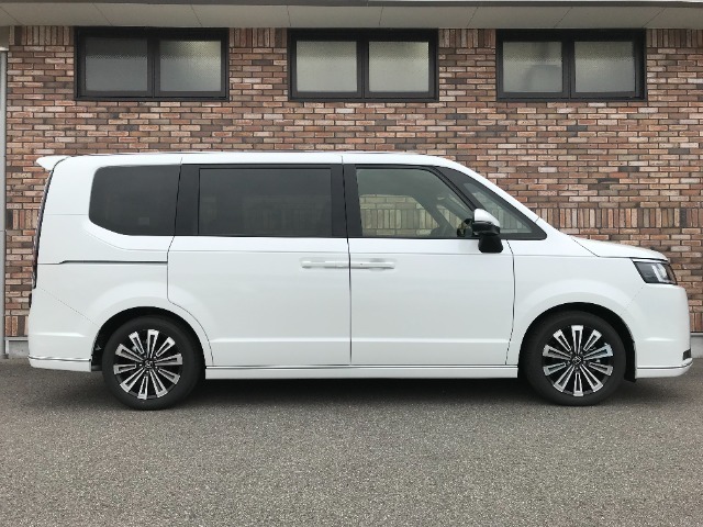オプションになりますが、ボディーコーティングもご用意しております。新車の輝きに近づき、洗車などのお手入れも楽になりますよ。
