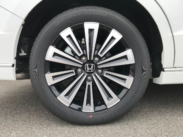 ホンダ純正のアルミホイールが装備されています。