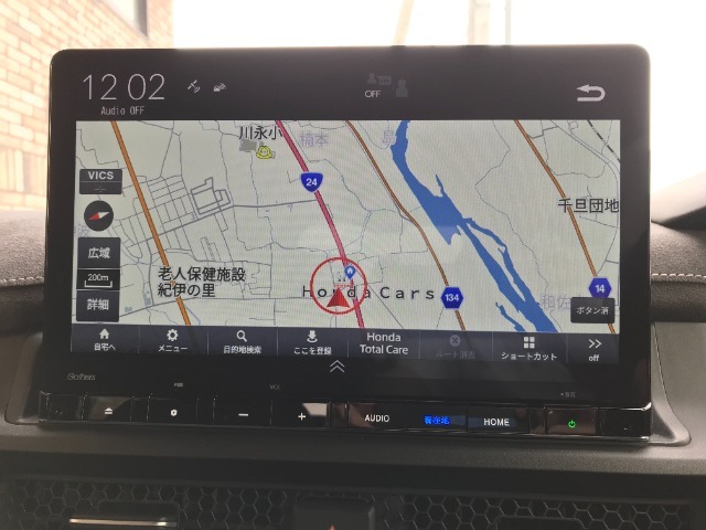 純正ナビが搭載されています。初めての道も安心ですね。Bluetooth接続可能！
