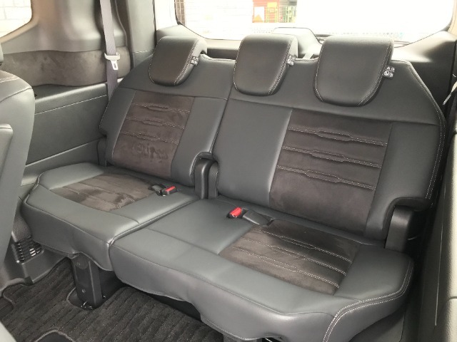 3列目です。7名まで乗車可能！