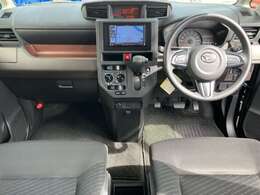 ＜特徴装備品＞★オートライト★バニティミラー★チルトステアリング★オート格納ドアミラー★アイドリングストップ