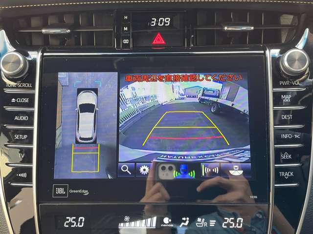 バックカメラも鮮明で見やすいです。駐車の補助に役立ちます！