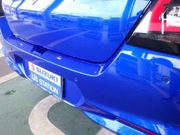 うっかりぶつけてしまう、ということが多いリヤバンパー。リヤバンパーのセンサーでバック駐車時の衝突被害を軽減！「後退時ブレーキサポート」付き車両です♪