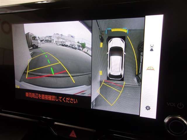 パノラミックビューモニター付きです。車両を上から見たような映像をディスプレイオーディオ画面に表示、運転席からの目線だけでは見にくい、車両周辺の状況をリアルタイムでしっかり確認できます。