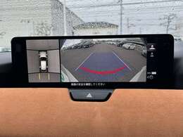 【360°ビュー・モニター】まるでクルマを真上から見下ろしたかのような視点で駐車をサポートします！クルマの斜め後ろや真横など、前後左右の4つのカメラの映像が合成されて、モニターに映し出されます。