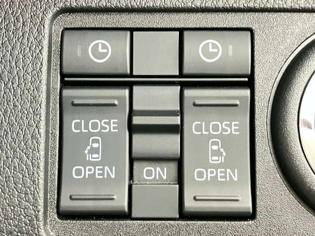 パワースライドドア装備でドアの開閉もスイッチ一つでワンタッチです。　坂道では大人でも重くなる事があるので老若男女問わず人気の装備ですよ。