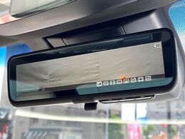 【デジタルインナーミラー】後席の大きな荷物や同乗者で後方が確認しづらい時でも安心！カメラが撮影した車両後方の映像をルームミラー内に表示。クリアな視界で状況の確認が可能です！
