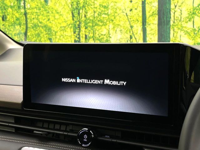 【純正12型ナビ】人気の純正ナビを装備。オーディオ機能も充実しており、Bluetooth接続すればお持ちのスマホやMP3プレイヤーの音楽を再生可能！毎日の運転がさらに楽しくなります！！
