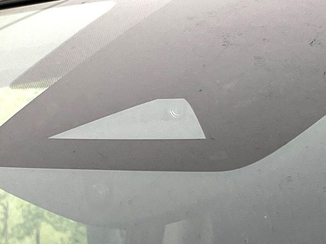 【インテリジェントエマージェンシーブレーキ】フロントカメラで前方の車両や歩行者を検知。衝突しそうな時は衝突被害軽減ブレーキが作動、衝突回避をサポート。より安全にドライブをお楽しみいただけます。