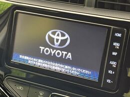 【純正ナビ】人気の純正ナビを装備しております。ナビの使いやすさはもちろん、オーディオ機能も充実！キャンプや旅行はもちろん、通勤や買い物など普段のドライブも楽しくなるはず♪