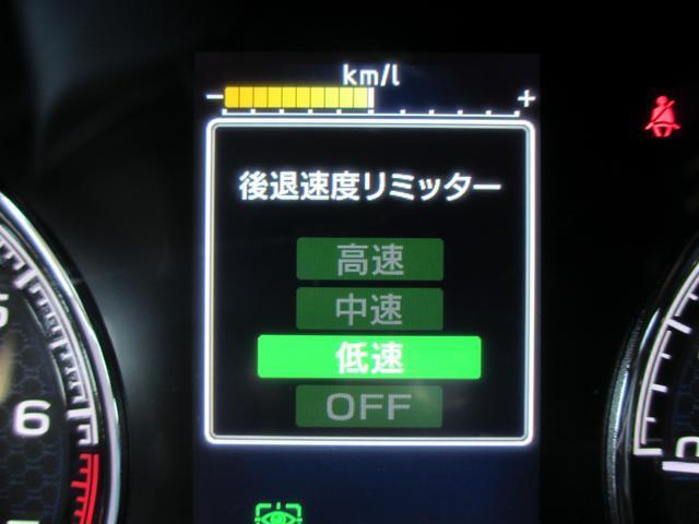 リバース時は、飛び出し防止用の後退時速度リミッターが付いております。