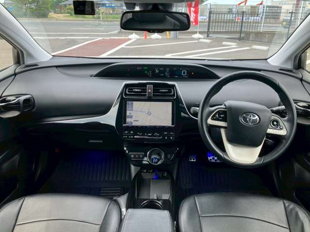 【整備工場完備】ご安心してお乗り頂くため環境を整えております。お車の定期メンテナンスの他、車検やタイヤ交換などもお任せください！