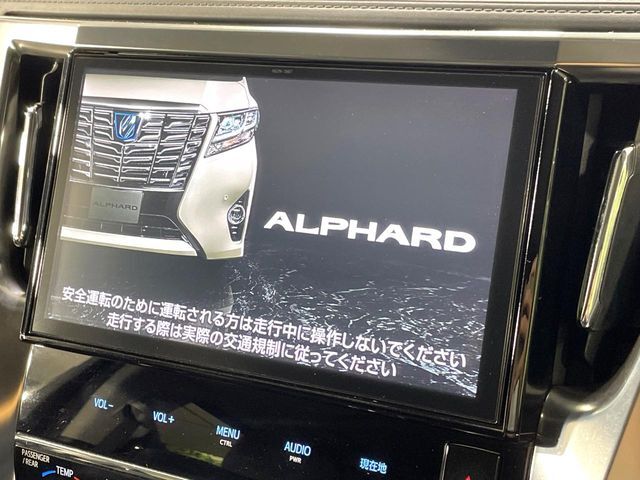 【大画面ナビ】人気の純正10インチナビを装備。存在感のある大画面はインパクト大！ナビ利用時のマップ表示は見やすく、テレビやDVDは臨場感がアップ！いつものドライブがグッと楽しくなります♪