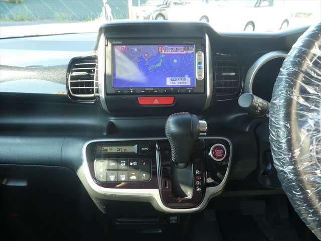インパネCVTで運転操作が簡単です♪エアコンもオートエアコンで快適にドライブを楽しめます！