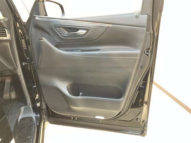 運転席前面ドア部分です♪