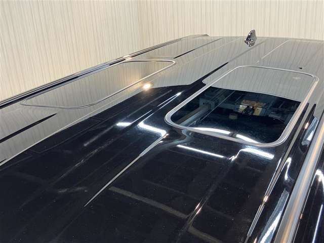 大型ムーンルーフで開放感バッチリ！