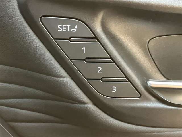 ドライビングポジションは、3パターンまで登録できます。