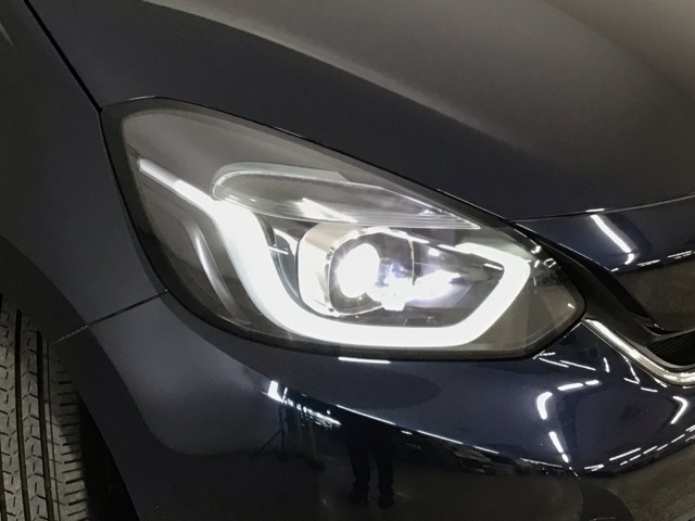 【LEDヘッドライト】大光量で夜道や雨の日の安心感を高めるLEDヘッドライト。周囲の明るさに応じて自動点灯・消灯/ライトの消し忘れも防げるオートライトコントロール付！