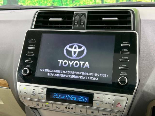 【メーカー純正ナビ】インテリアに溶け込むスタイリッシュな「専用設計」メーカーナビを装備♪視認性や操作性など基本性能にも優れ、より上質なカーライフをお楽しみいただけます。