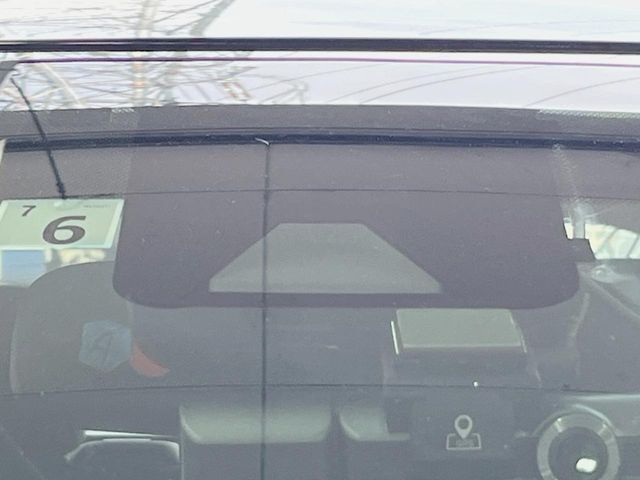 【トヨタセーフティセンス】走行中に前方の車両等を認識し、衝突しそうな時は警報とブレーキで衝突回避と被害軽減をアシスト。より安全にドライブをお楽しみいただけます。