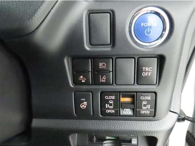 両側電動のスライドドアで楽々スムース！運転席からも開閉の操作もできます♪キーのスイッチひとつで自動開閉できる便利な機能もついてます♪