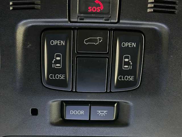 【両側電動スライドドア】運転席よりボタンひとつで開閉可能なスライドドアです。雨の日のお迎えの時など様々な場面で非常に便利ですよね♪