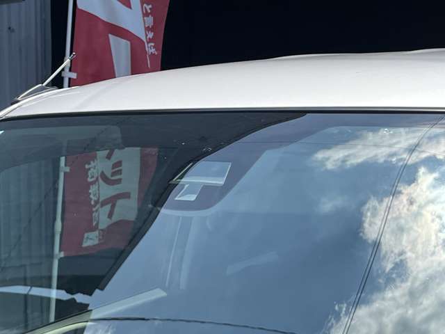 【衝突被害軽減装置】前方の車両や歩行者と衝突する可能性がある場合に作動し、自動的に停止又は減速することにより衝突回避や衝突被害の軽減ができるので安心☆