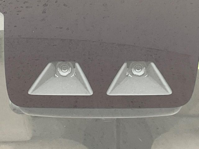 【スマートアシスト】走行中に前方の車両等を認識し、衝突しそうな時は警報とブレーキで衝突回避と被害軽減をアシスト。より安全にドライブをお楽しみいただけます。